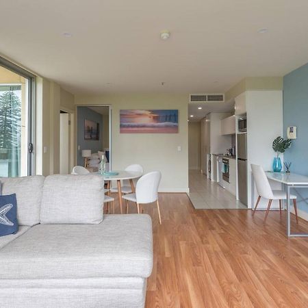 Beachside Luxury Apartments One & Two Bedroom In Beachfront Oaks Pier Building Glenelg Extérieur photo
