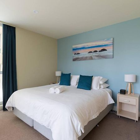 Beachside Luxury Apartments One & Two Bedroom In Beachfront Oaks Pier Building Glenelg Extérieur photo