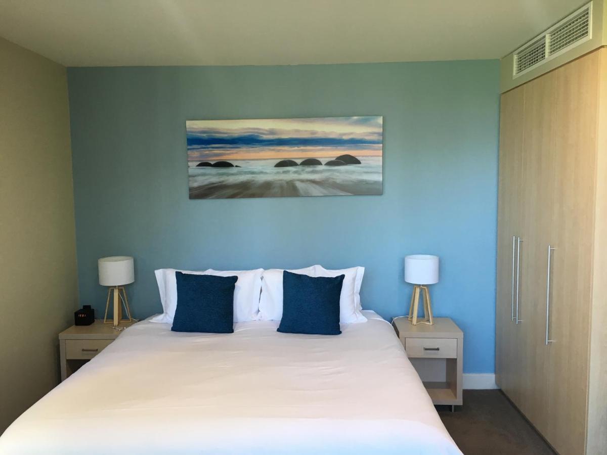 Beachside Luxury Apartments One & Two Bedroom In Beachfront Oaks Pier Building Glenelg Extérieur photo