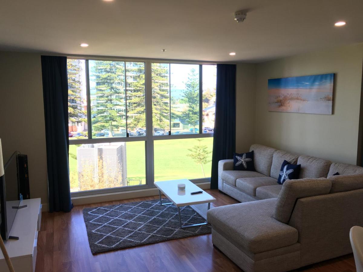 Beachside Luxury Apartments One & Two Bedroom In Beachfront Oaks Pier Building Glenelg Extérieur photo