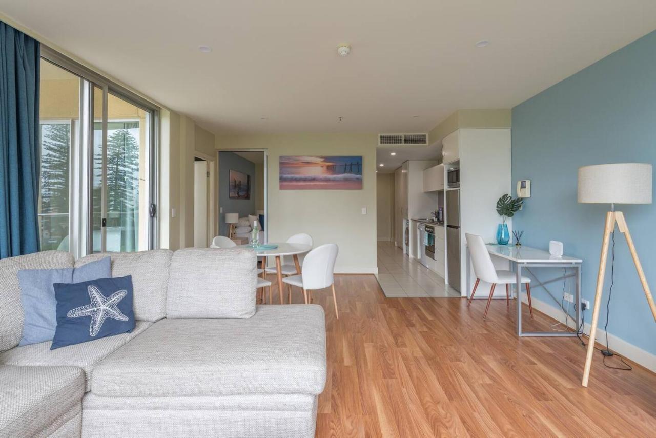 Beachside Luxury Apartments One & Two Bedroom In Beachfront Oaks Pier Building Glenelg Extérieur photo