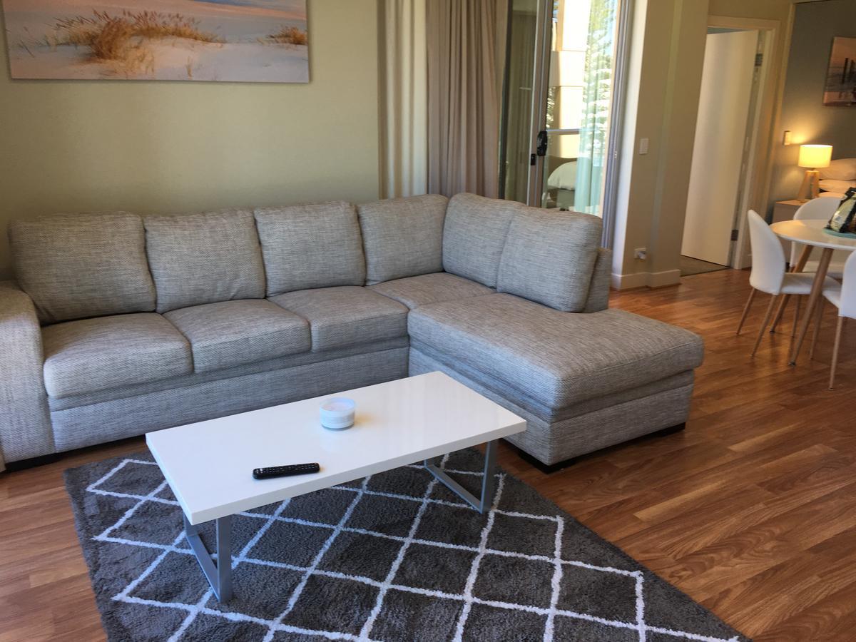 Beachside Luxury Apartments One & Two Bedroom In Beachfront Oaks Pier Building Glenelg Extérieur photo