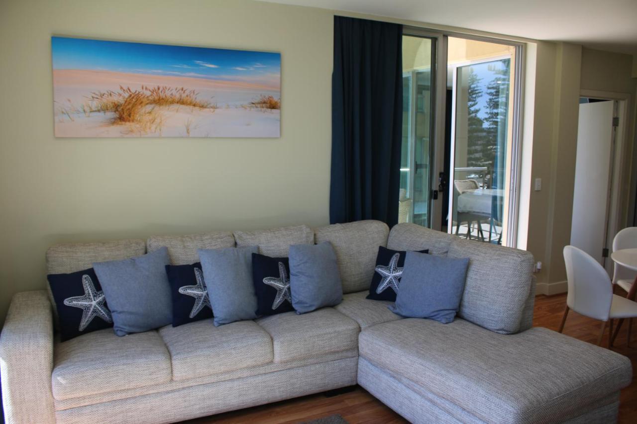 Beachside Luxury Apartments One & Two Bedroom In Beachfront Oaks Pier Building Glenelg Extérieur photo