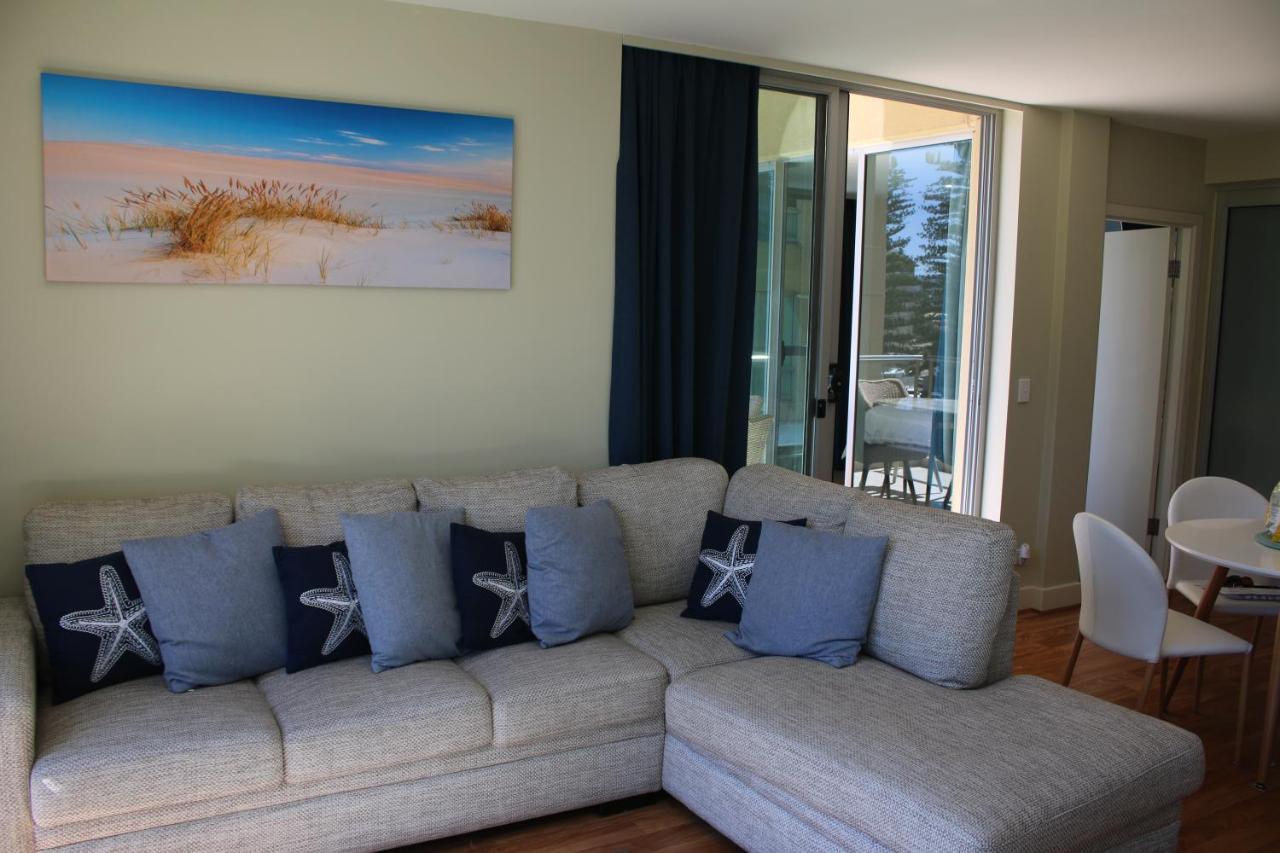 Beachside Luxury Apartments One & Two Bedroom In Beachfront Oaks Pier Building Glenelg Extérieur photo