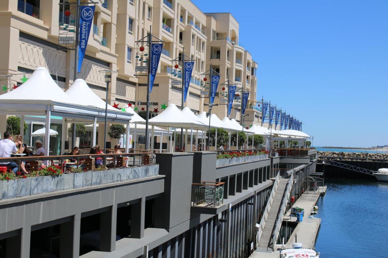 Beachside Luxury Apartments One & Two Bedroom In Beachfront Oaks Pier Building Glenelg Extérieur photo