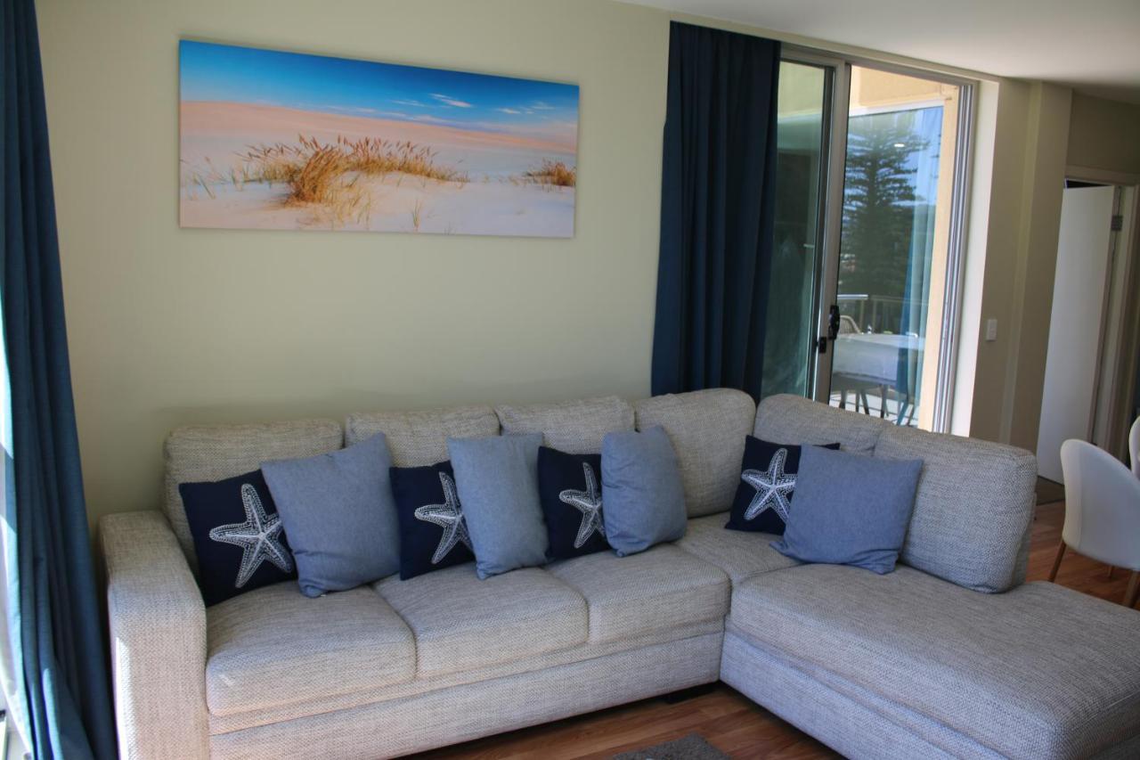 Beachside Luxury Apartments One & Two Bedroom In Beachfront Oaks Pier Building Glenelg Extérieur photo