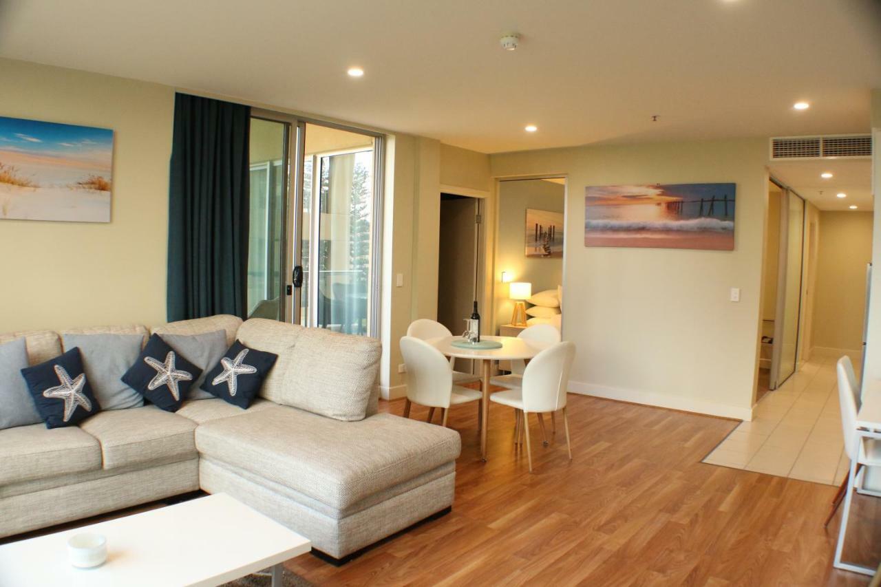 Beachside Luxury Apartments One & Two Bedroom In Beachfront Oaks Pier Building Glenelg Extérieur photo
